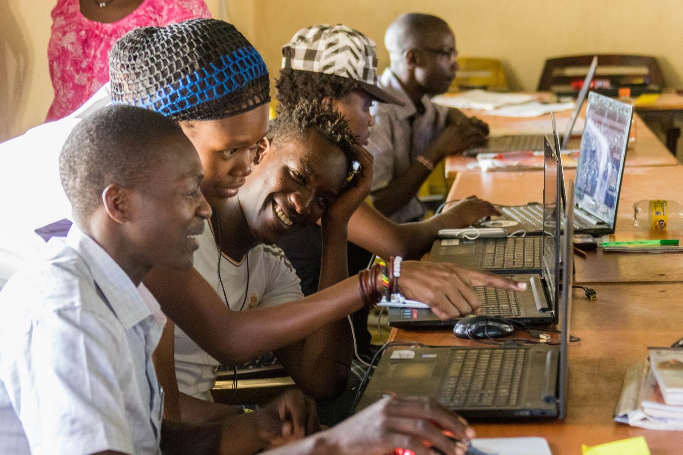 A woman gives a computer course to young African adults