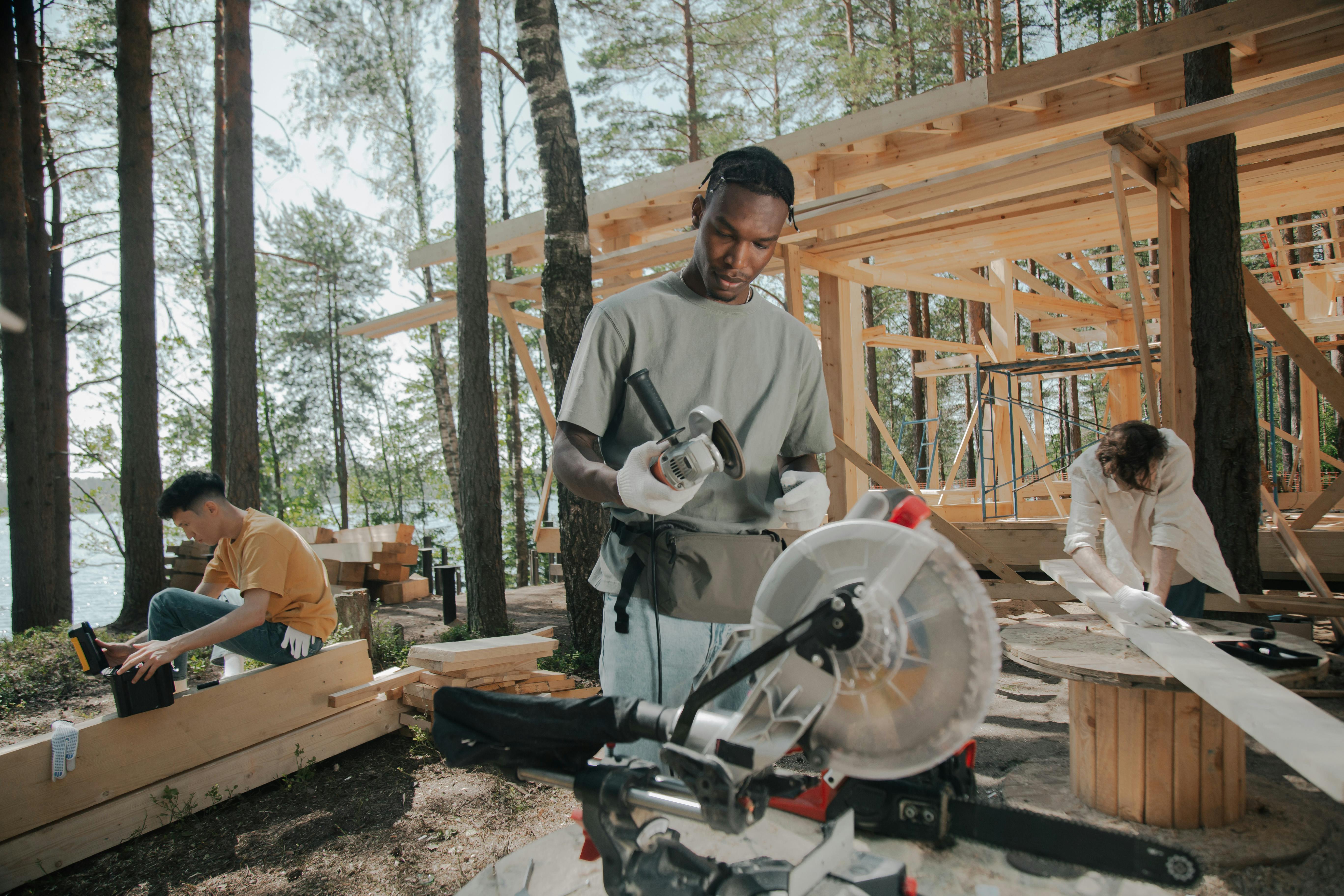 Man working with electric saw