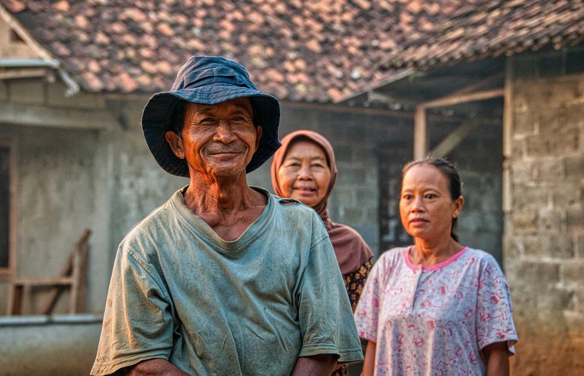 Smiling old man with a blue hat