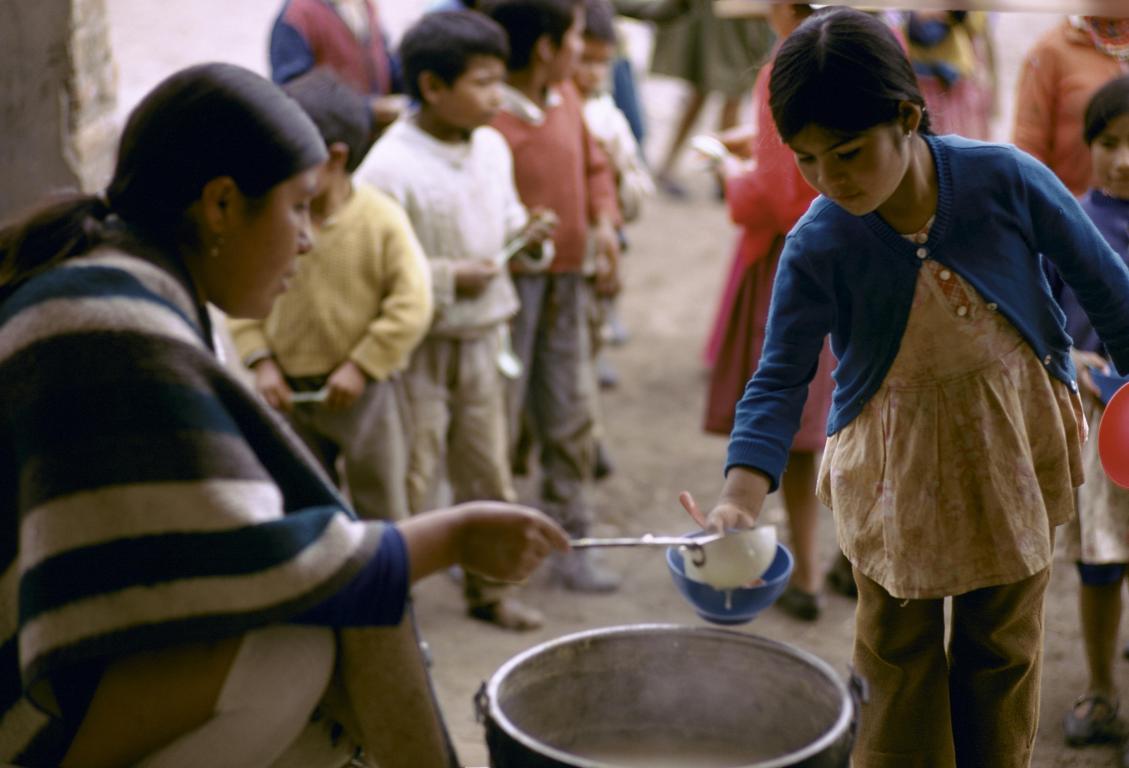Children in line for a daily meal in Ecuador- World Bank