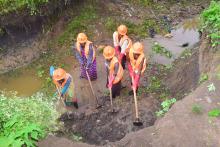 Urban Cash For Work Programme (UCWP) under ILO PROSPECTS cleans drainages and clears bushes in Oli B Cell in Arua City